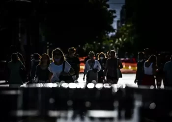 Είναι η long Covid η επόμενη μεγάλη απειλή για τη δημόσια υγεία; «Καμπανάκι» για τα παιδιά – Νέα κομμάτια στο «παζλ» του κορονοϊού