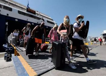 Κορονοϊός: Τι πρέπει να κάνουμε πριν γυρίσουμε σπίτι μας από τις καλοκαιρινές διακοπές – Η Παγώνη εξηγεί