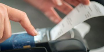 Αυξήθηκε 32,1% η αξία αγορών με κάρτες το δεύτερο τρίμηνο