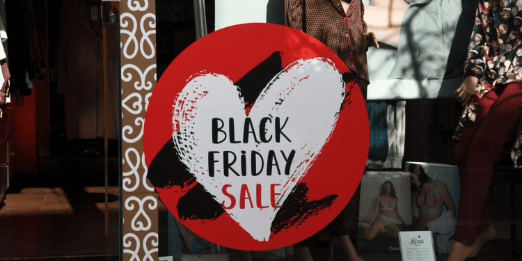 Black Friday: Επίσημη αυλαία σήμερα για το δημοφιλές εκπτωτικό event