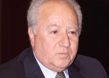 Πέθανε ο σεισμολόγος Βασίλης Παπαζάχος
