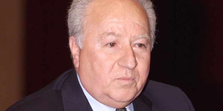 Πέθανε ο σεισμολόγος Βασίλης Παπαζάχος