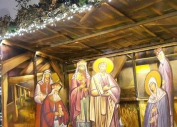 Φωταγώγηση της φάτνης της Μητροπόλεως