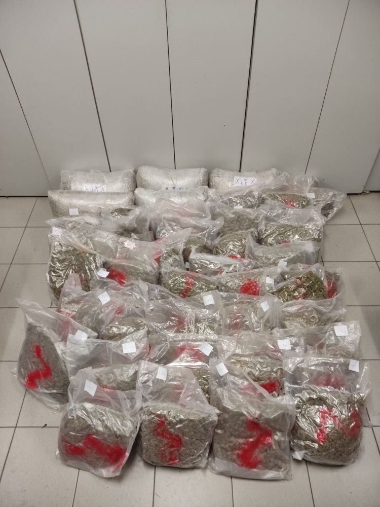 Συνελήφθησαν από αστυνομικούς της Διεύθυνσης Αστυνομίας Φλώρινας 2 άτομα για διακίνηση μεγάλης ποσότητας ακατέργαστης κάνναβης