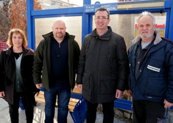 «Φορτίζουμε το κινητό μας, περιμένοντας το αστικό» – Στις Έξυπνες Στάσεις του Δήμου Γρεβενών (Βίντεο+Φωτογραφίες)