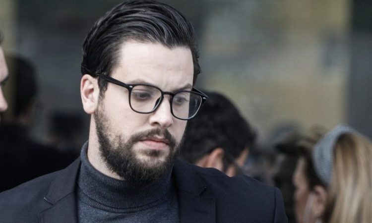Αρραβωνιάστηκε ο Μάνος Δασκαλάκης με τη νέα του σύντροφο – Την ξέρει η Ρούλα Πισπιρίγκου