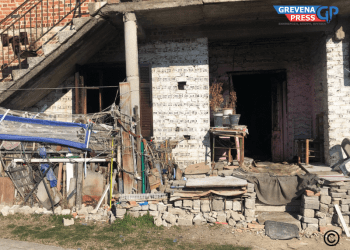 Στις φλόγες τυλίχθηκε μονοκατοικία στα Γρεβενά (Φωτογραφίες)