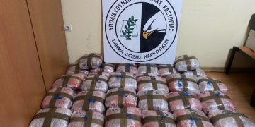 Συνελήφθη αλλοδαπός για διακίνηση μεγάλης ποσότητας ακατέργαστης κάνναβης από αστυνομικούς της Διεύθυνσης Αστυνομίας Καστοριάς