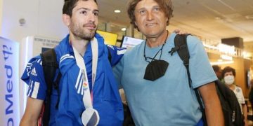 Πομάσκι για Τεντόγλου: «Και ξυπόλητος θα πηδούσε καλά» – Τι είπε για τα «απαγορευμένα» παπούτσια