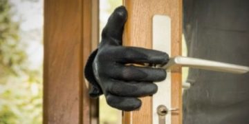 Εξιχνιάστηκαν από το Τμήμα Ασφάλειας Κοζάνης -6- διακεκριμένες περιπτώσεις κλοπών και -2- περιπτώσεις απόπειρας κλοπών από οικίες, που διαπράχθηκαν στην πόλη της Κοζάνης και σε περιοχές της Μαγνησίας