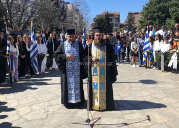 Προσκύνημα και κατάθεση στεφάνων από μαθητές των σχολείων στα πλαίσια της 25ης Μαρτίου στην πόλη των Γρεβενών (Φωτογραφίες+Video)