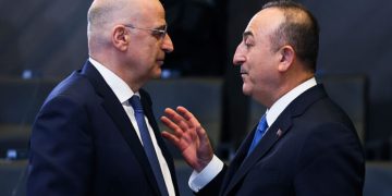 Συνάντηση Δένδια – Τσαβούσογλου στις Βρυξέλλες