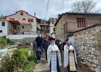 Θεία Λειτουργία και περιφορά των Αγίων Εικόνων στο Σπήλαιο Γρεβενών