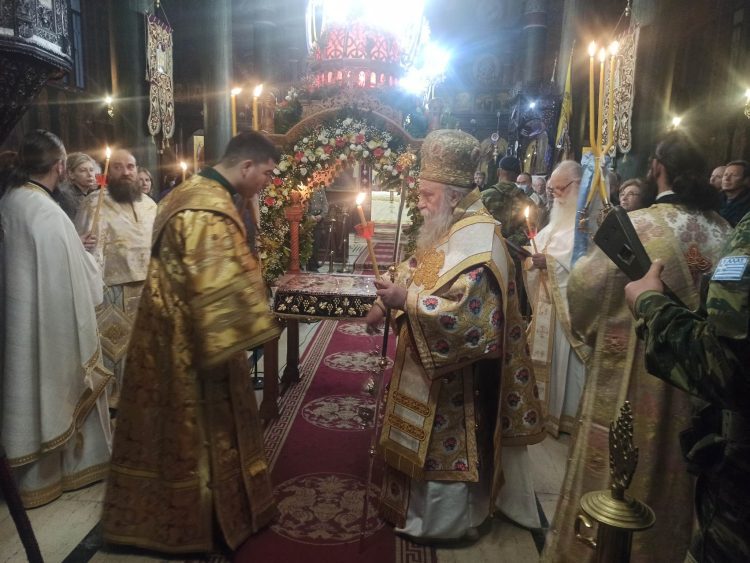 Περιφορά του Επιταφίου της Ιεράς Μητροπόλεως Γρεβενών (Φωτογραφίες)