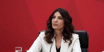 Τσαπανίδου: Ο Μητσοτάκης ζει στην ίδια Ελλάδα με όλους τους υπόλοιπους πολίτες;