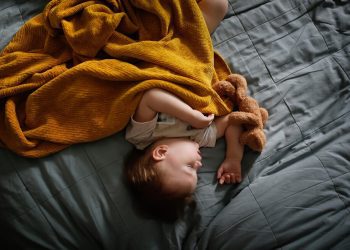Πώς να πείσετε το νήπιό σας να μείνει στο κρεβάτι του – όλη τη νύχτα!