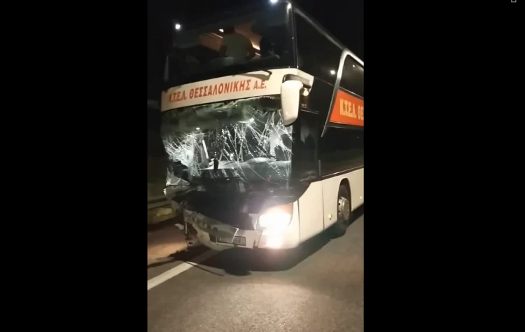 Πιερία: Τροχαίο με λεωφορείο ΚΤΕΛ και δύο Ι.Χ. – Ένας νεκρός και 6 τραυματίες