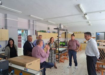 Παράδοση εξοπλισμού στον Πόλο Εκπαιδευτικής Καινοτομίας ΤΠΕ Πτολεμαΐδας από τον Γ. Κασαπίδη