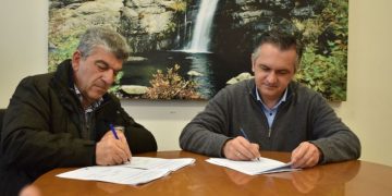 Υπογράφηκε η σύμβαση «Βελτίωση κόμβων Γρεβενών, Καστοριάς, Φλώρινας και Κοζάνης Περιφέρειας Δυτικής Μακεδονίας» από τον Γ. Κασαπίδη