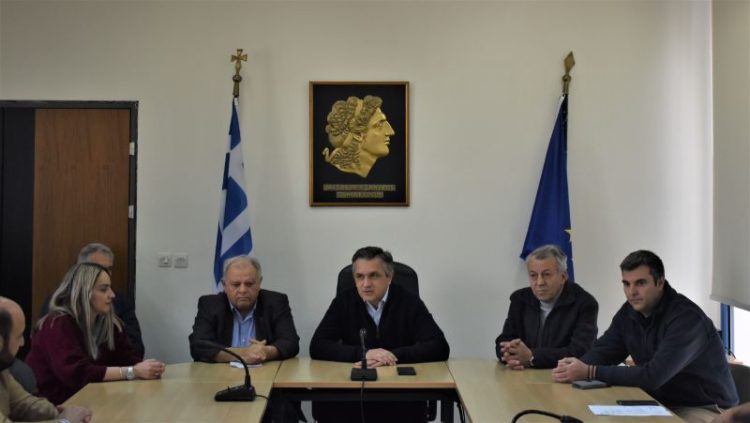 Δεκαεπτά απινιδωτές παρέδωσε σε εκπροσώπους Τοπικών Κοινοτήτων και σχολείων ο Περιφερειάρχης Δυτικής Μακεδονίας Γ. Κασαπίδης
