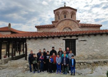 Όταν βρίσκεσαι στην αγκάλη ενός Αγίου