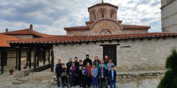 Όταν βρίσκεσαι στην αγκάλη ενός Αγίου