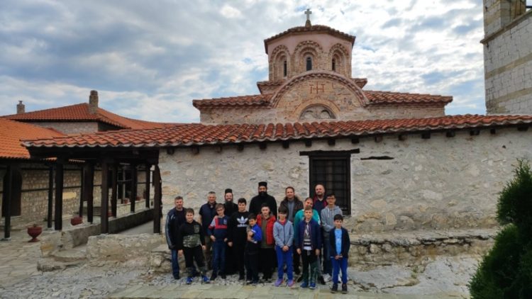 Όταν βρίσκεσαι στην αγκάλη ενός Αγίου