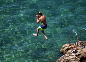 Συναγερμός για τον αφρικανικό καύσωνα: Ακόμη και 45άρια βλέπουν οι μετεωρολόγοι, οι πιο ζεστές ημέρες