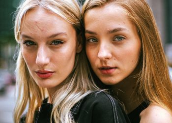 4 βήματα στη skincare ρουτίνα για να εξισορροπήσεις τη λιπαρότητα στην επιδερμίδα σου