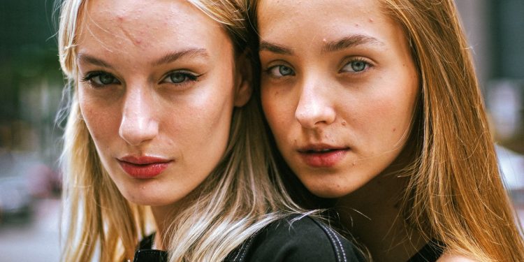 4 βήματα στη skincare ρουτίνα για να εξισορροπήσεις τη λιπαρότητα στην επιδερμίδα σου