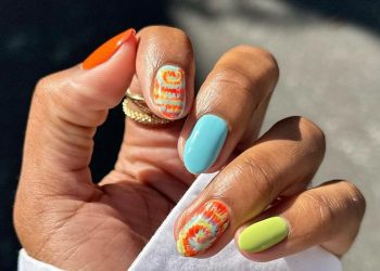 #ManiMonday: 5 μανικιούρ που θα σε βάλουν σε mood διακοπών