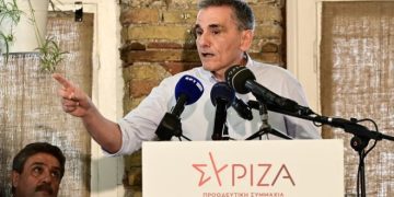 Ο Τσακαλώτος υποψήφιος για την ηγεσία του ΣΥΡΙΖΑ - "Θέλω ένα κόμμα που δεν λαϊκίζει"