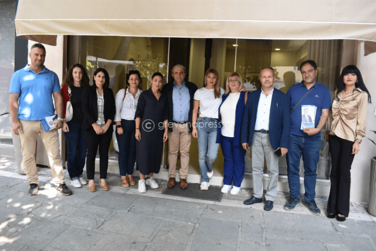 «ΠΟΡΕΙΑ ΔΗΜΙΟΥΡΓΙΑΣ»: Επίσκεψη των Υποψήφιων Περιφερειακών Συμβούλων της Π.Ε.Γρεβενών σε εμπορικές επιχειρήσεις των Γρεβενών (Φωτογραφίες)