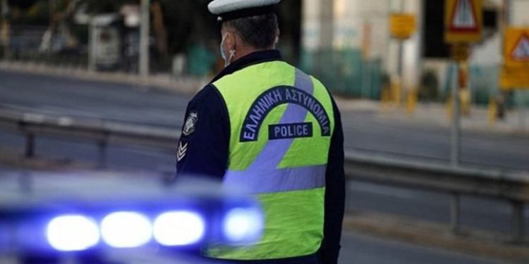 προσωρινή απαγόρευση κυκλοφορίας, όλων των οχημάτων στο ρεύμα κυκλοφορίας με κατεύθυνση προς Λάρισα.