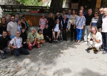 Συντελεστές της ταινίας «Μεγαλέξαντρος» του Θόδωρου Αγγελόπουλου στο Δοτσικό Γρεβενών μετά από 43 χρόνια (Φωτογραφίες)