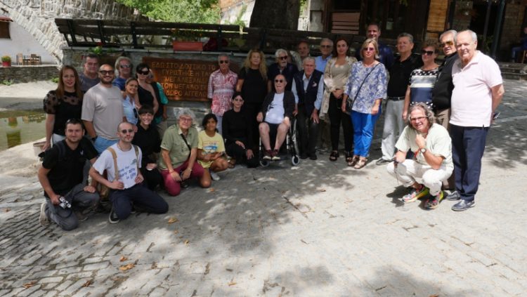 Συντελεστές της ταινίας «Μεγαλέξαντρος» του Θόδωρου Αγγελόπουλου στο Δοτσικό Γρεβενών μετά από 43 χρόνια (Φωτογραφίες)