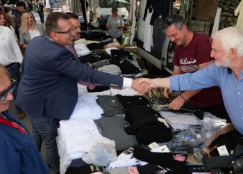 «ΓΡΕΒΕΝΑ ΔΥΝΑΤΑ ΜΠΡΟΣΤΑ»: Επίσκεψη του Υποψήφιου Δημάρχου Χρήστου Τριγώνη σε καταστήματα των Γρεβενών (Φωτογραφίες)
