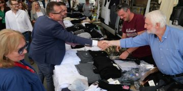 «ΓΡΕΒΕΝΑ ΔΥΝΑΤΑ ΜΠΡΟΣΤΑ»: Επίσκεψη του Υποψήφιου Δημάρχου Χρήστου Τριγώνη σε καταστήματα των Γρεβενών (Φωτογραφίες)