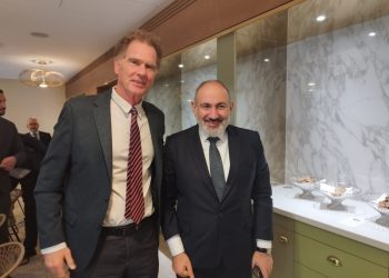Συνάντηση Νίκου Παπανδρέου με τον Πρωθυπουργό της Αρμενίας Νικόλ Πασινιάν.