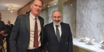Συνάντηση Νίκου Παπανδρέου με τον Πρωθυπουργό της Αρμενίας Νικόλ Πασινιάν.