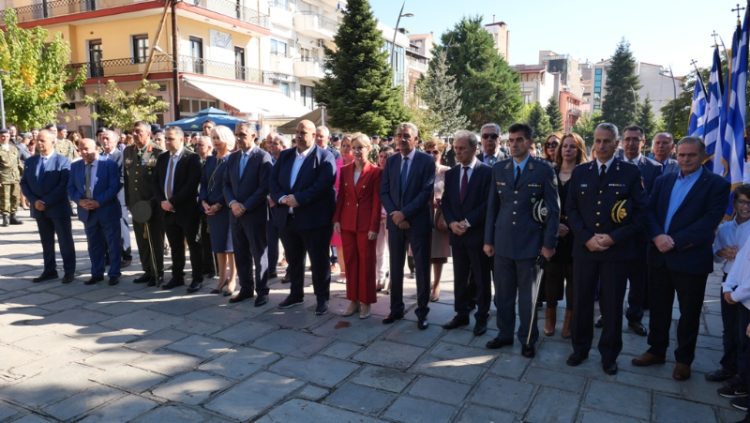 Με ιδιαίτερη λαμπρότητα ο εορτασμός των 111ων Ελευθερίων των Γρεβενών (Φωτογραφίες)