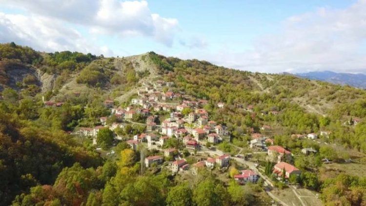 Καλλονή Γρεβενών: Ένα πανέμοφο ορεινό χωριό… όνομα και πράγμα που θυμίζει κινηματογραφικό σκηνικό! (βίντεο)