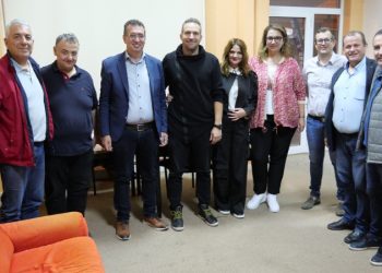 «ΓΡΕΒΕΝΑ ΔΥΝΑΤΑ ΜΠΡΟΣΤΑ»: Ο Υποψήφιος Δήμαρχος Γρεβενών Χρήστος Τριγώνης στον Εμπορικό Σύλλογο και σε επιχειρήσεις (Φωτογραφίες)