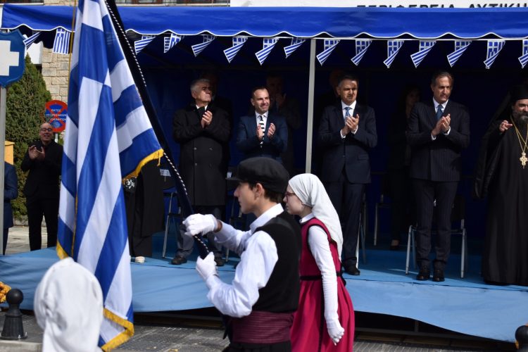 Με λαμπρότητα εορτάστηκαν τα Ελευθέρια της Καστοριάς