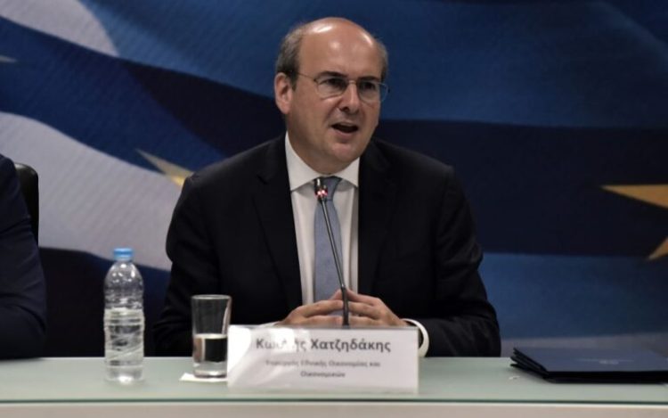 Χατζηδάκης: Για όλους τους ελεύθερους επαγγελματίες η μείωση 50% στο τέλος επιτηδεύματος