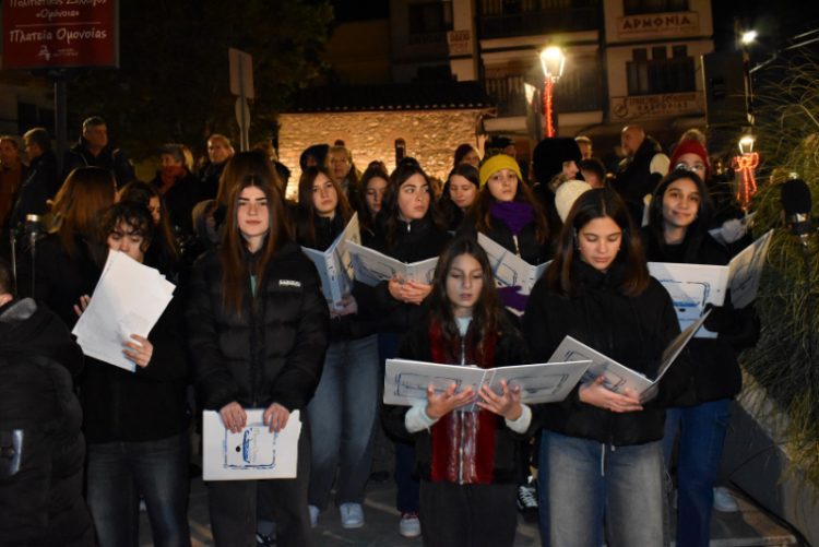 Η μαγεία των Χριστουγέννων ξεκίνησε στον Δήμο Καστοριάς με τη λαμπερή εκδήλωση φωταγώγησης του Χριστουγεννιάτικου Δέντρου στην πλατεία Ομονοίας