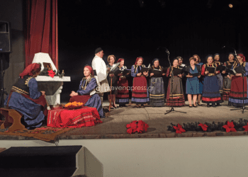Χριστουγεννιάτικη Χορευτική Εκδήλωση του Τμήματος Παραδοσιακών Χορών του Δήμου Γρεβενών(Φωτογραφίες+Βίντεο)