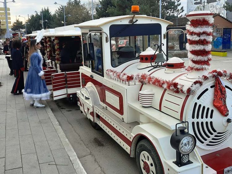 ΑΝΑΒΟΛΗ ΔΙΑΔΡΟΜΩΝ ΧΡΙΣΤΟΥΓΕΝΝΙΑΤΙΚΟΥ ΤΡΕΝΟΥ ΣΤΗΝ ΠΤΟΛΕΜΑΪΔΑ