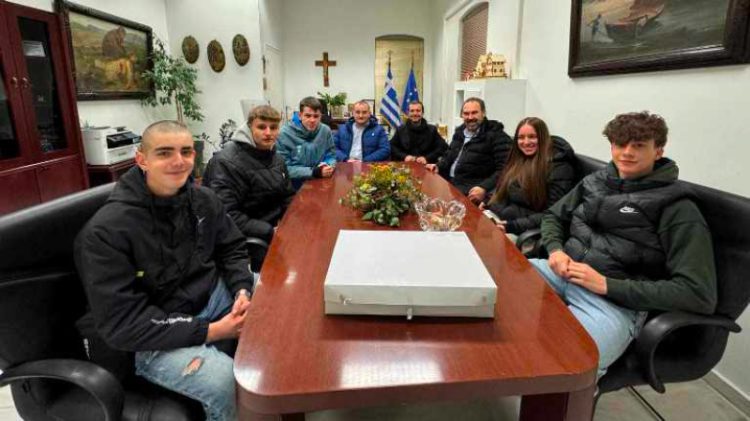 Με τους Φλωρινιώτες αθλητές που θα συμμετέχουν στους Χειμερινούς Ολυμπιακούς Αγώνες Νέων συναντήθηκε ο Δήμαρχος Φλώρινας