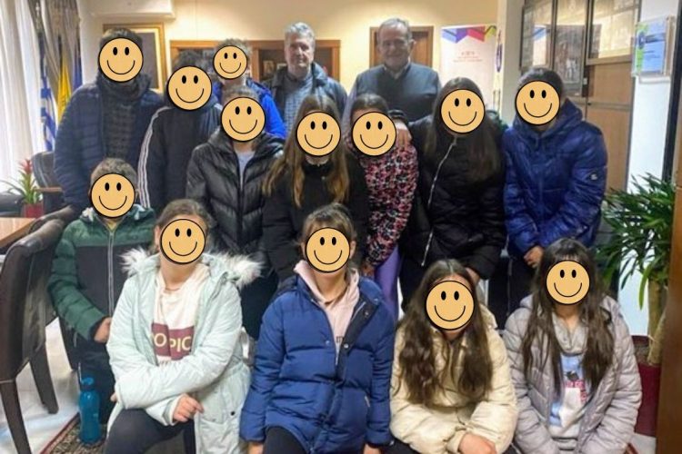 Ένα ευχάριστο διάλειμμα στο γραφείο του αντιπεριφερειάρχη.